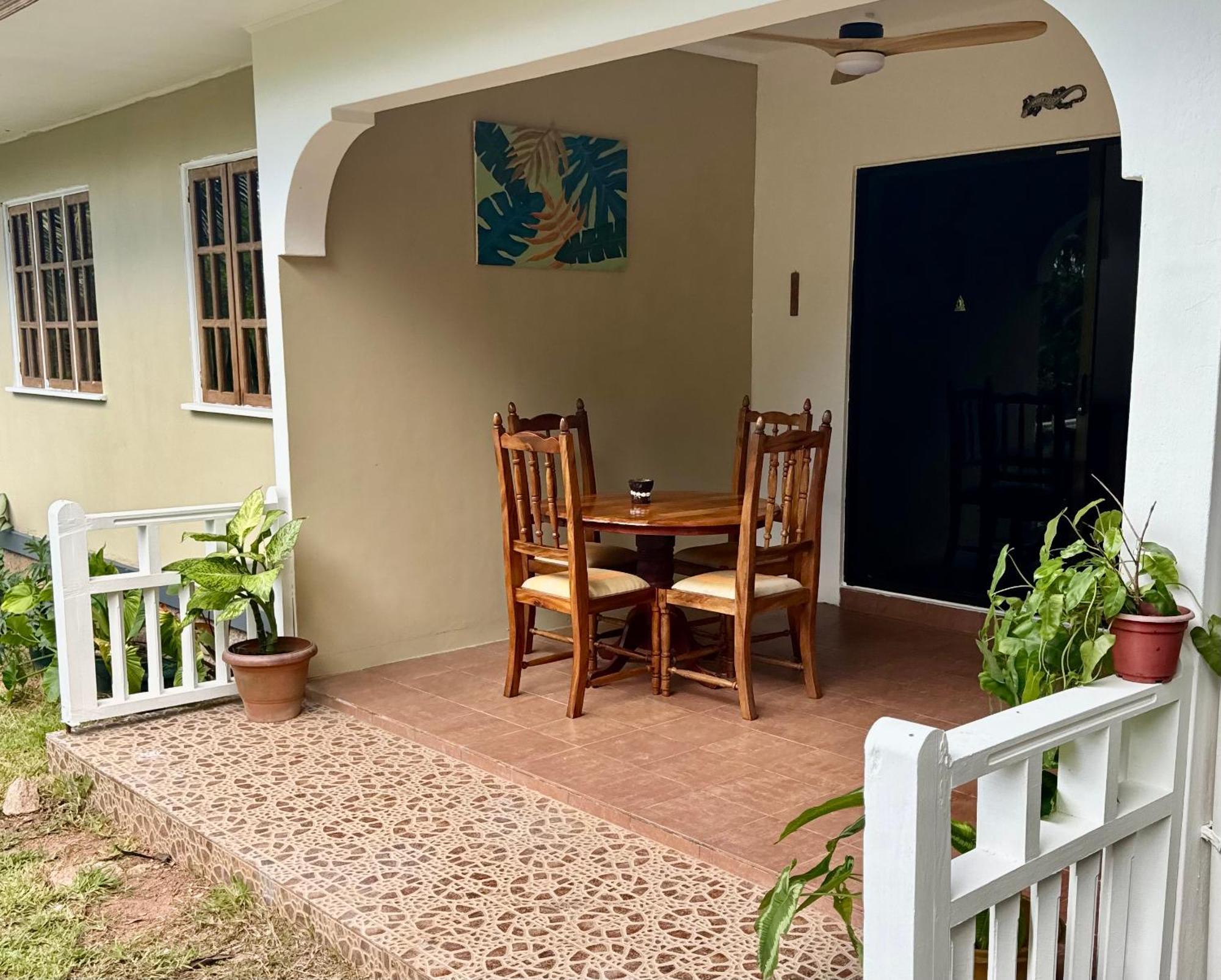 Jardin Marron Apartment Baie Sainte Anne Екстериор снимка